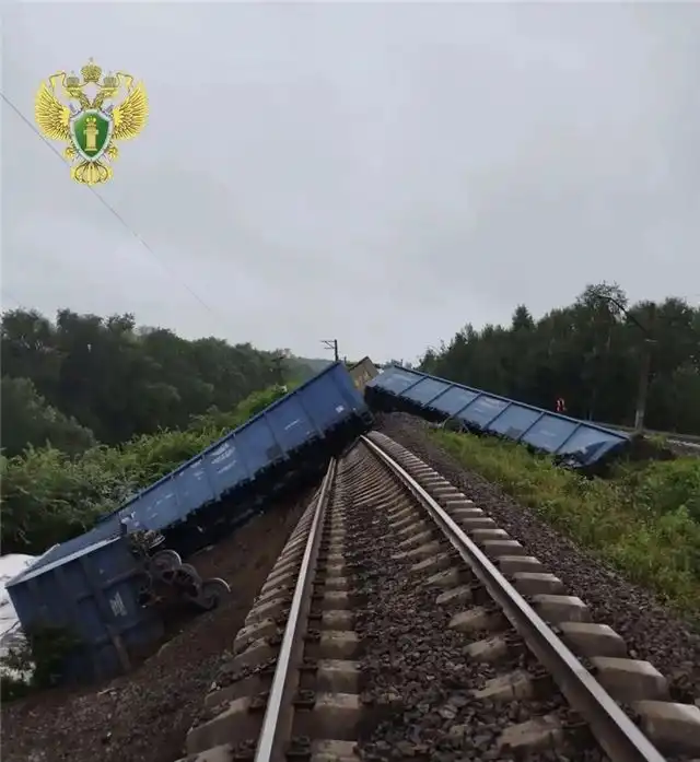 Задержки девяти поездов в Пермском крае из-за схода состава