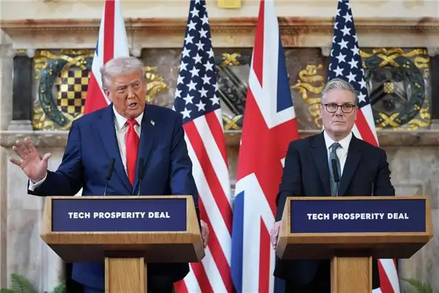 Стармер и Трамп провели переговоры о защите свободы прохода через Ормузский пролив