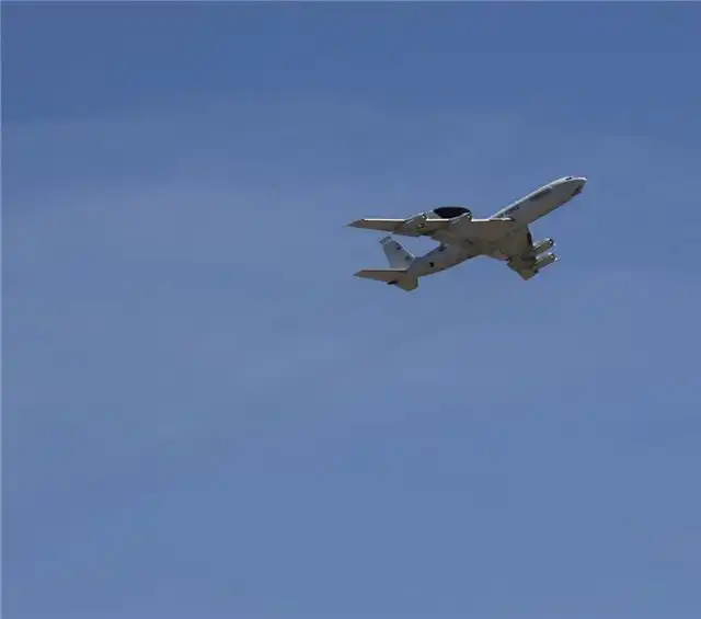 Над воздушным пространством Латвии впервые зарегистрирован самолет НАТО Boeing E-3A Sentry AWACS