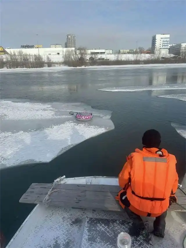 В Новосибирске обнаружили тело пропавшей под лед девочки в реке Обь зимой