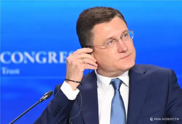 Новак заявил о приоритетном обеспечении топливом крупных торговых сетей