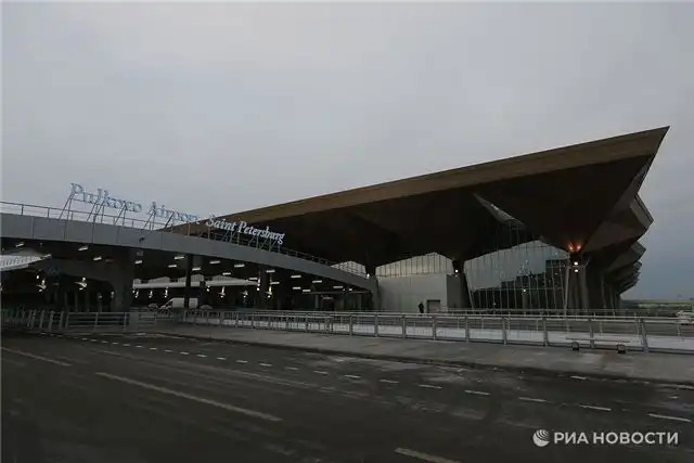 Аэропорт Пулково осуществляет приём и отправку рейсов по согласованию с властями