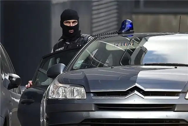 Franceinfo сообщает - 20 тысяч полицейских задействуют для охраны порядка во время игры сборной Франции