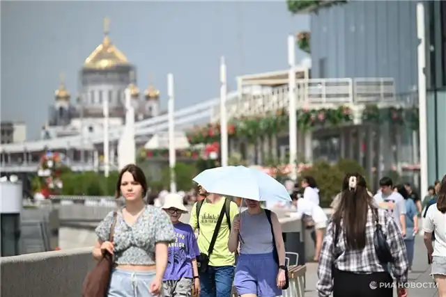Леус сообщает о тёплом дне в Москве - во вторник воздух прогреется до +25 без дождей