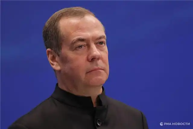Медведев - Россия продвигается вперед вопреки мировым потрясениям и санкциям