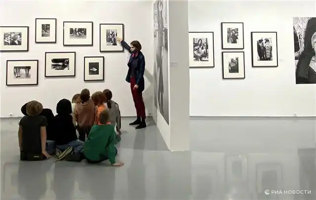 В Музее фотографии стартовала экспозиция, посвящённая элитной и уличной моде
