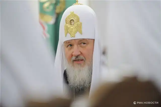 Патриарх Кирилл призывает власти заслуживать уважение народа через честность и следование моральным принципам