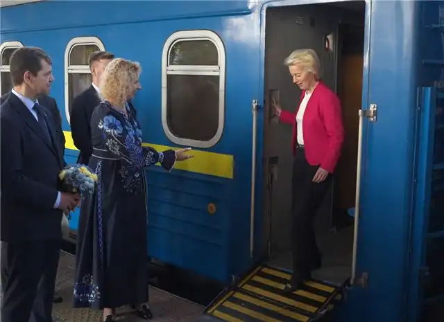 Euractiv сообщает - фон дер Ляйен укрылась в бомбоубежище в Киеве во время сирены тревоги