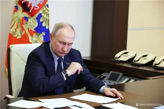 Путин объявил о продлении срока оплаты российского газа иностранцами в...