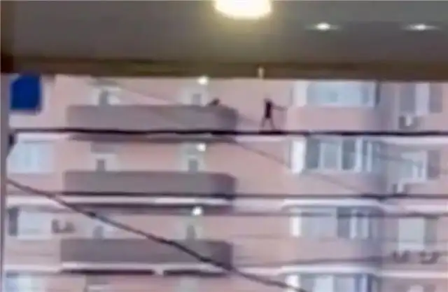 В Краснодаре поймали на месте преступления воров, взбирающихся как альпинисты