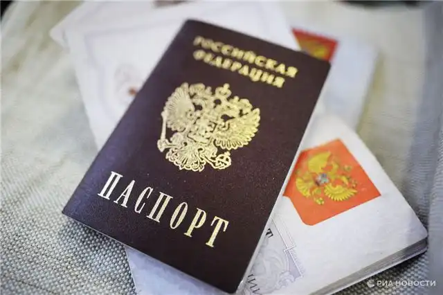 Волошко лично вручил первые паспорта юным жителям Кировского района Приморья