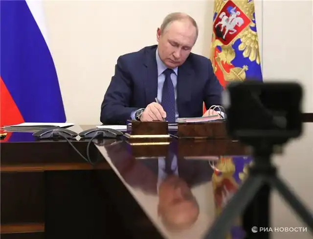 Путин предоставил российское гражданство епископу Чикагскому и Среднеамериканскому Спиридону
