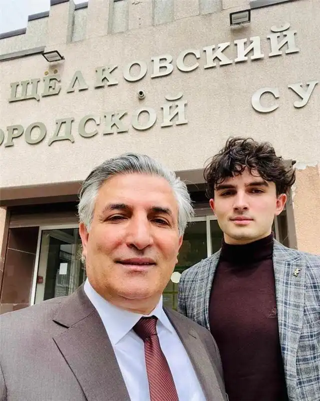 Обвинение в убийстве предъявлено Эльвину, сыну бывшего адвоката Эльмана Пашаева