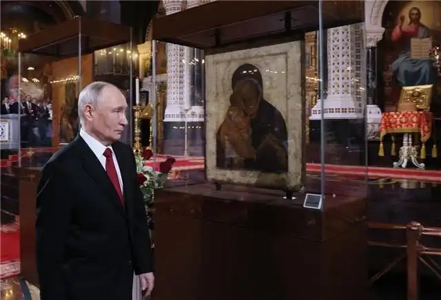 Патриарх Кирилл выразил благодарность Путину за поддержку церкви и поздравил с Пасхальным праздником