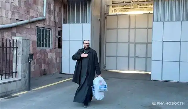 Адвокат Бабаян сообщил о снятии ареста с главы канцелярии ААЦ Хачатряна