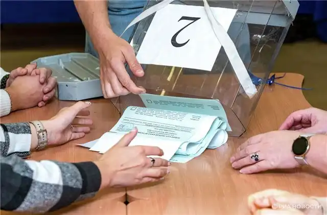 Дрозденко уверенно лидирует на выборах губернатора Ленобласти с поддержкой 84,09% избирателей