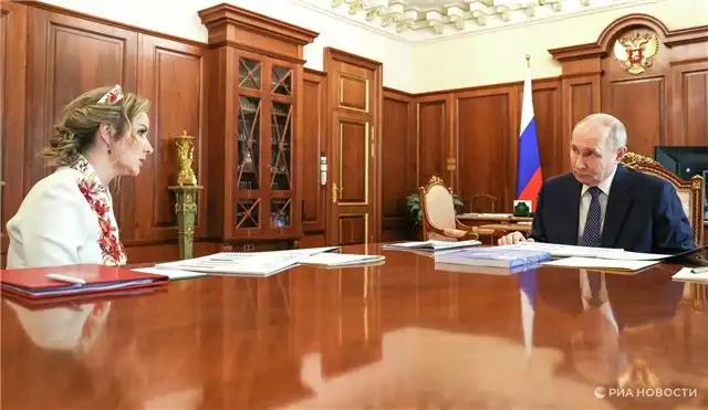 Львова-Белова представила Путину рейтинг регионов по уменьшению числа соцсирот